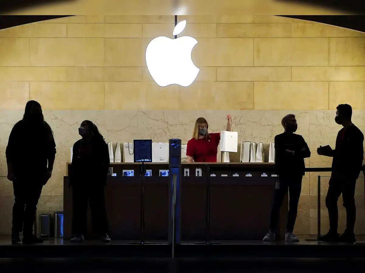 Apple Cuts Dozens of Sales Roles in Major Global Restructuring: What It Means for the Tech Giant’s Future